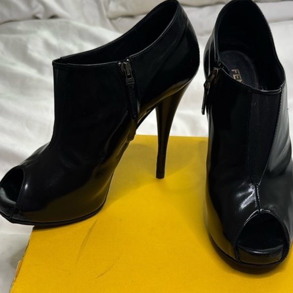 FENDI | Patent Leather and Mesh Open Toe Booties (38.5) - Picture 3 of 7